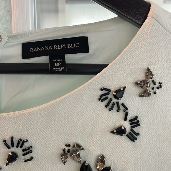 Like new Banana Republic mint/pale green a-line dress with black bead detail - Picture 2 of 6